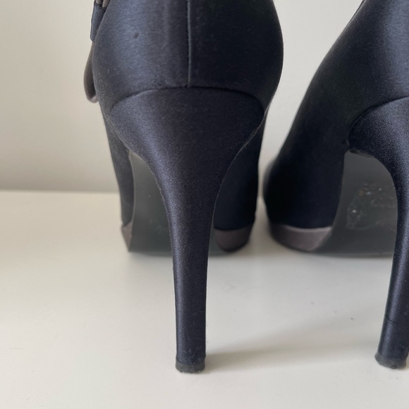 Stuart Weitzman Silk Bow Stiletto Heels - Picture 4 of 10